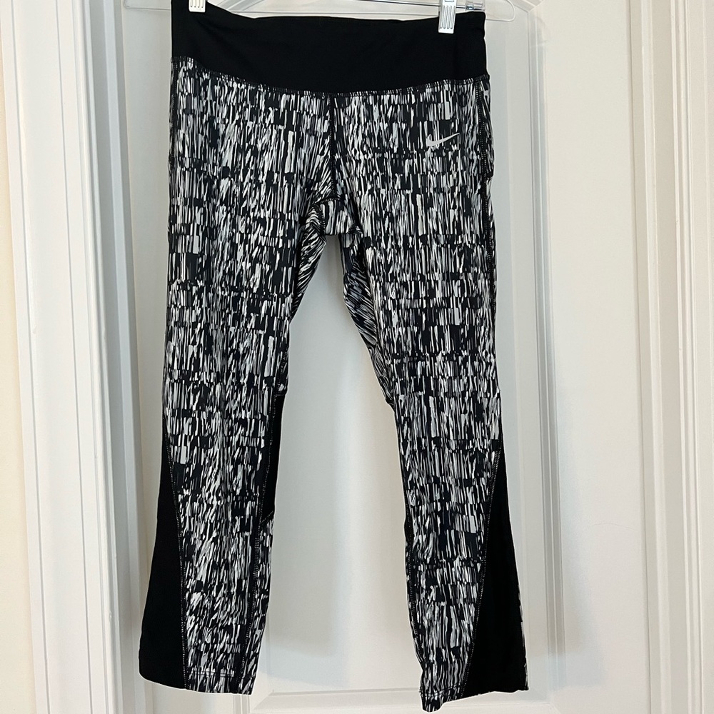 Nike Women’s Dri Fit Running Capri leggings